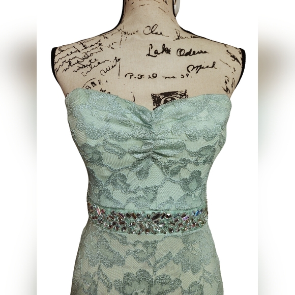 Windsor Strapless Lace Gown in Mint - Picture 5 of 12